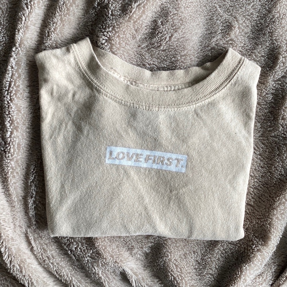 Love First tee - Picture 5 of 5